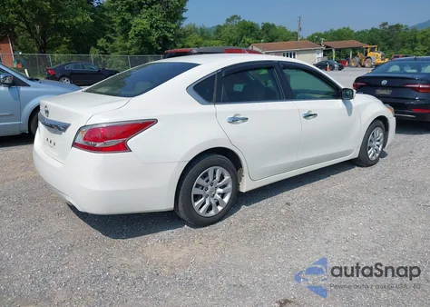 2015 Nissan Altima 2.5 из США, поврежденный, VIN 1N4AL3AP6FC100268